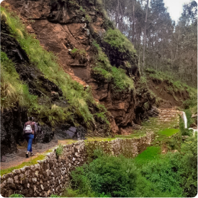 Trek from Chinchero to Urquillos